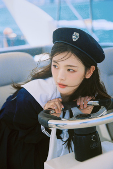 在公交车上女子很配合
